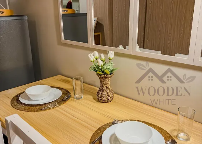 Wooden White 4*